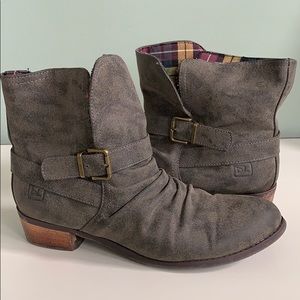 Dirty Laundry Chickadee Distress Motorcycle Boot